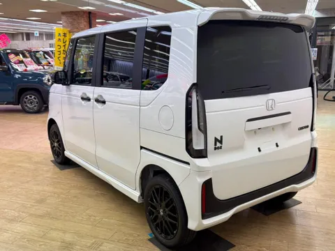Honda N-BOX Custom