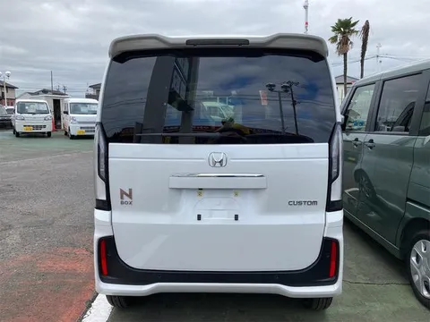 Honda N-BOX Custom