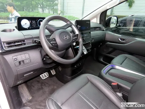 Hyundai Staria