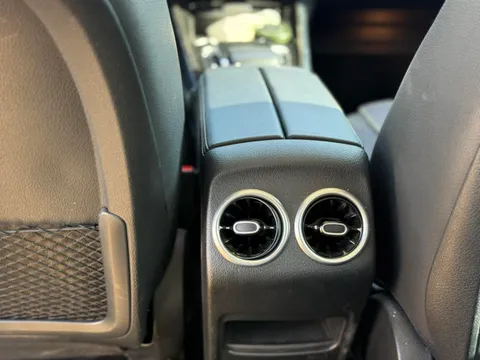 Mercedes-Benz Mercedes-Benz GLB