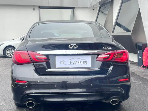 Infiniti Q70