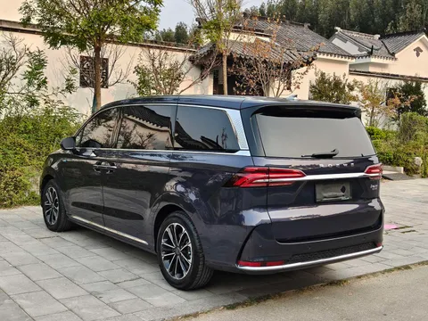 Roewe iMAX8