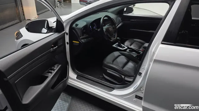 Hyundai Elantra (Avante)