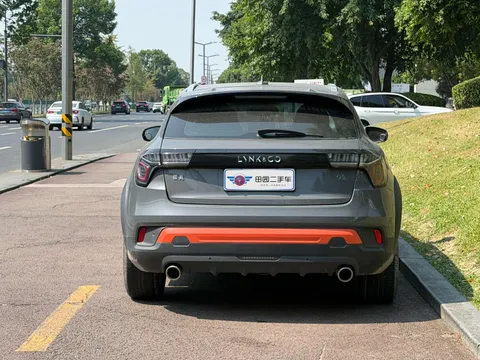 Lynk & Co 02