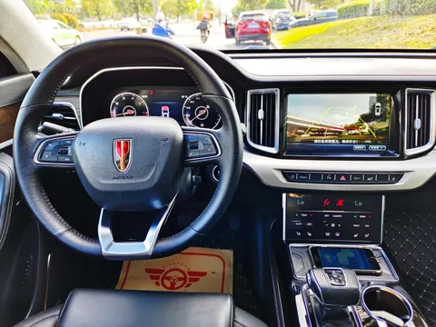 Hongqi HS7