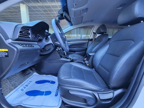 Hyundai Elantra (Avante)