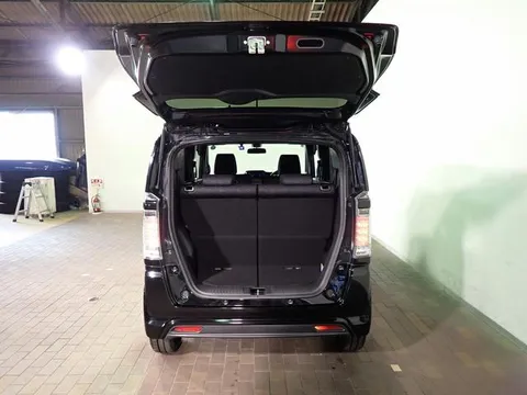 Honda N-BOX Slash