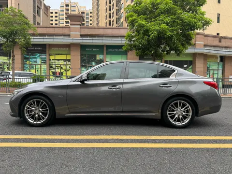 Infiniti Q50L