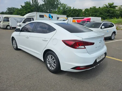 Hyundai Elantra (Avante)