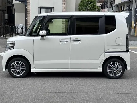 Honda N-BOX Custom