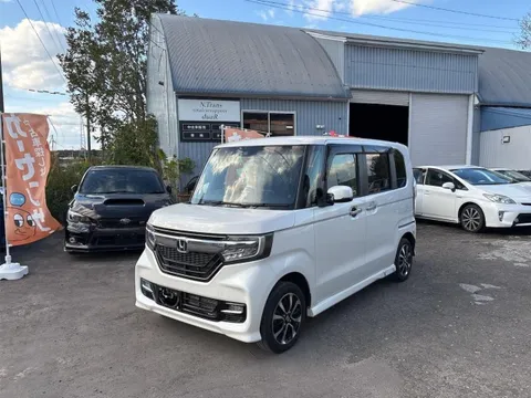 Honda N-BOX Custom