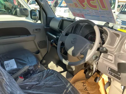 Nissan Clipper Van