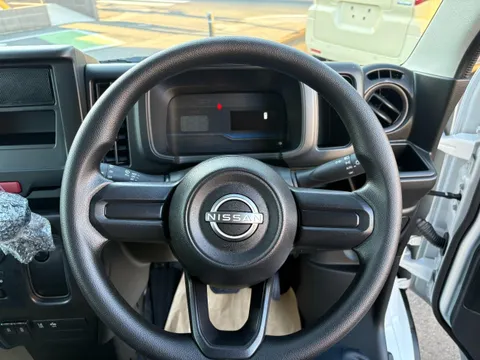 Nissan Clipper Van