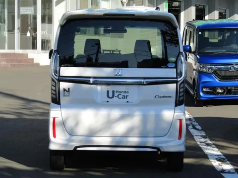 Honda N-BOX Custom