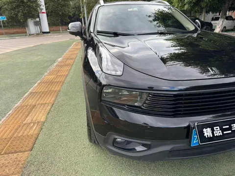 Lynk & Co 01