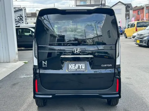 Honda N-BOX Custom