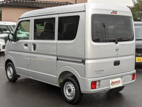Nissan Clipper Van
