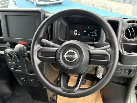 Nissan Clipper Van