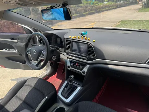 Hyundai Elantra (Avante)