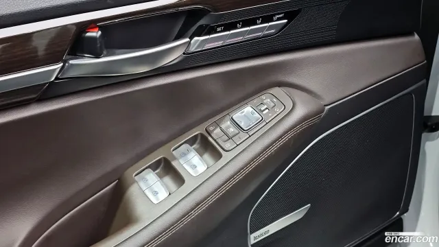 Genesis G90 (EQ900)
