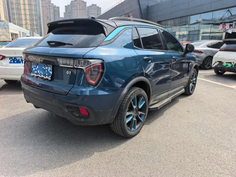 Lynk & Co 01