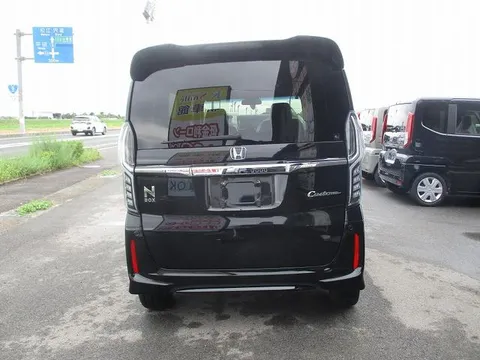 Honda N-BOX Custom