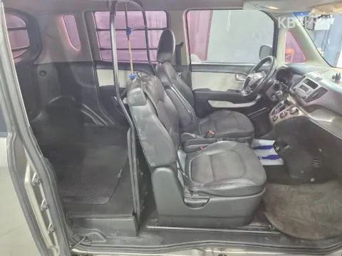 Kia Deluxe
