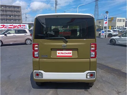 Toyota Pixis Mega
