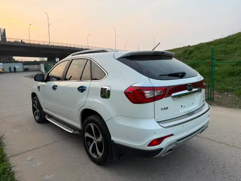 BYD S7