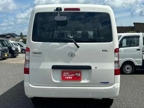 Toyota TownAce Van