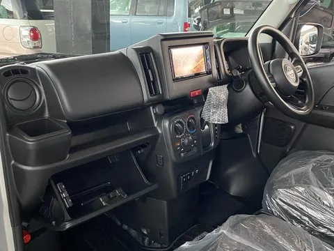 Nissan Clipper Van