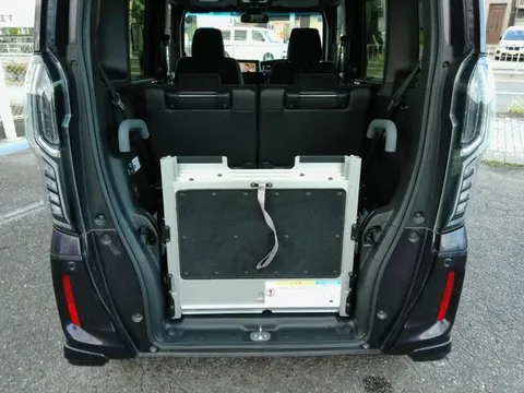 Honda N-BOX Custom