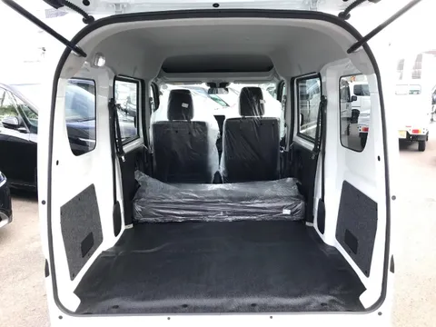 Nissan Clipper Van