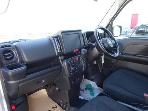 Nissan Clipper Van