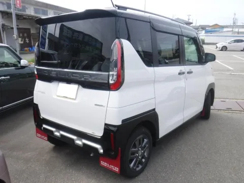 Mitsubishi Delica Mini