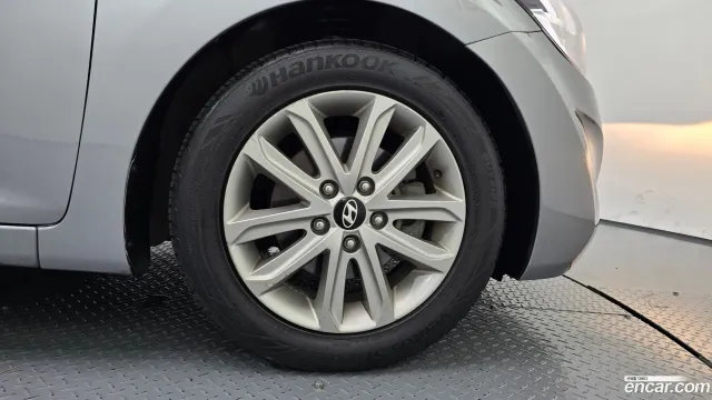 Hyundai Elantra (Avante)