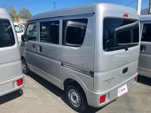 Mitsubishi Minicab Van