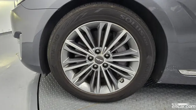 Genesis G90 (EQ900)
