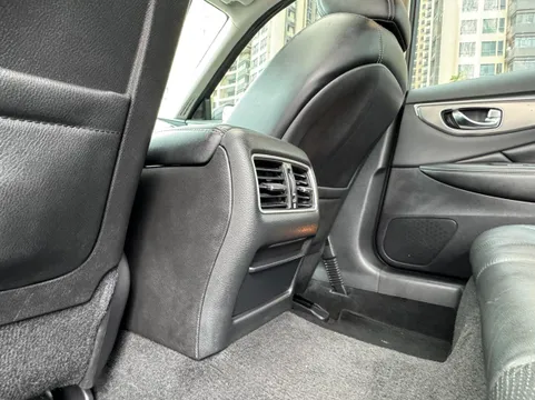 Infiniti Q50L