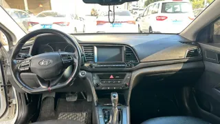 Hyundai Elantra (Avante)