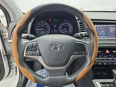 Hyundai Elantra (Avante)