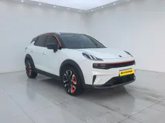 Lynk & Co 06