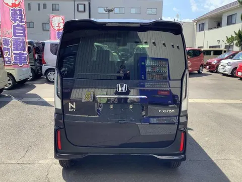 Honda N-BOX Custom