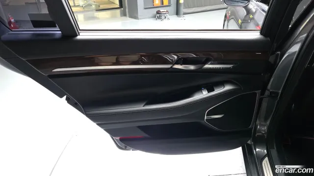 Genesis G90 (EQ900)