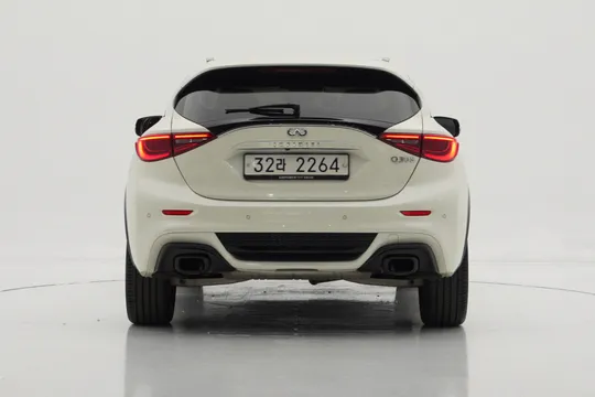 Infiniti Q30