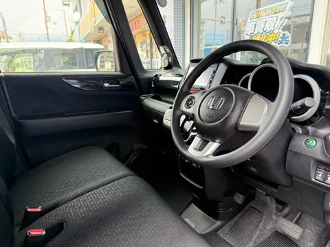Honda N-BOX Custom
