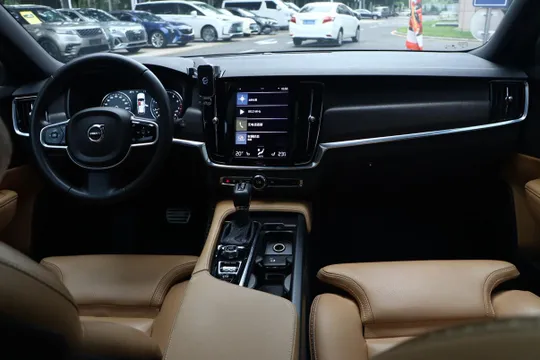 Volvo V90