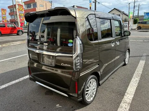 Honda N-BOX Custom