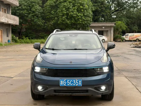 Lynk & Co 01