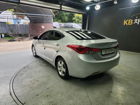 Hyundai Elantra (Avante)